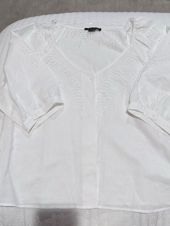 Sanctuary Tops - Sanctuary White Eyelet V-Neck Women's Top NWOT Size Large